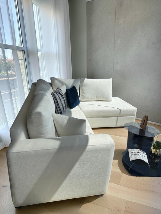 Sala modular CASA GARRIDO Muebles modelo Paris en color blanco con diseño seccional versátil y cojines decorativos