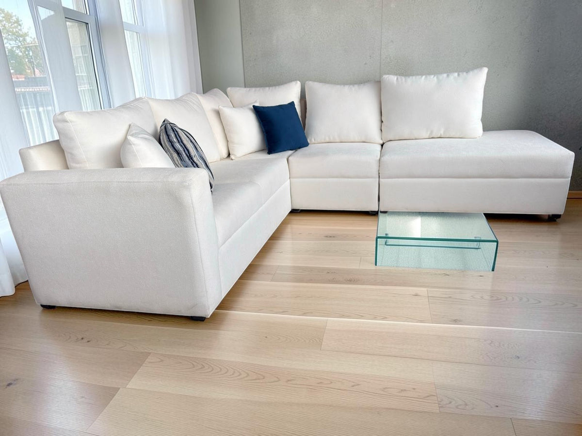 Sala modular CASA GARRIDO Muebles modelo Paris en color blanco con diseño seccional versátil y cojines decorativos