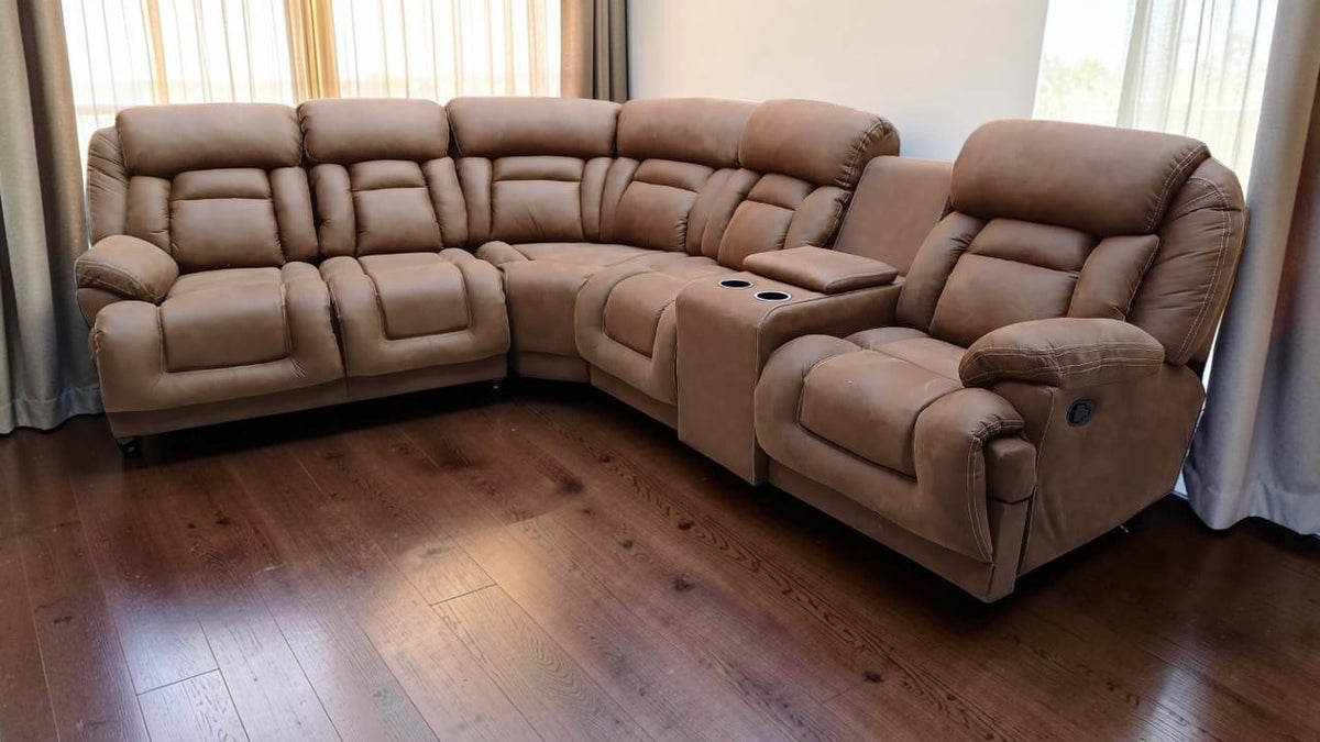 Sala modular CASA GARRIDO Muebles modelo Islandia color café con sillón reclinable y consola central con portavasos
