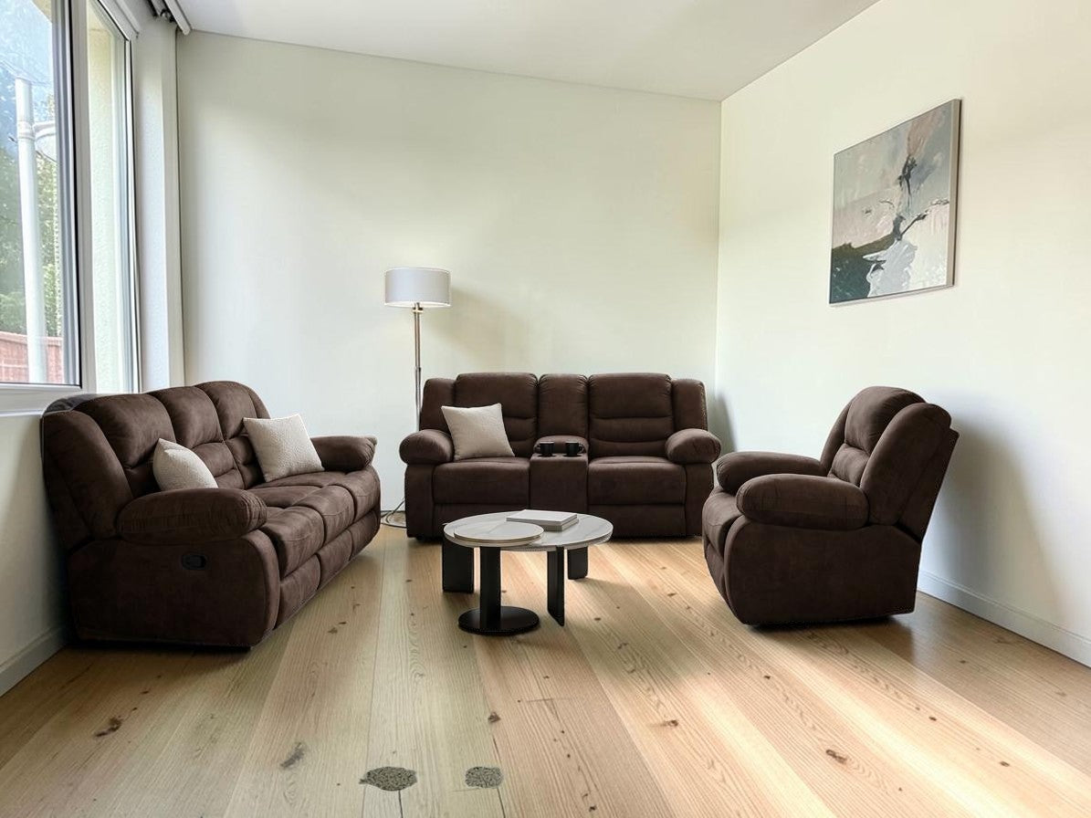 Conjunto de sala CASA GARRIDO Muebles modelo Oslo con sofás reclinables de tela marrón en una sala de estar moderna.
