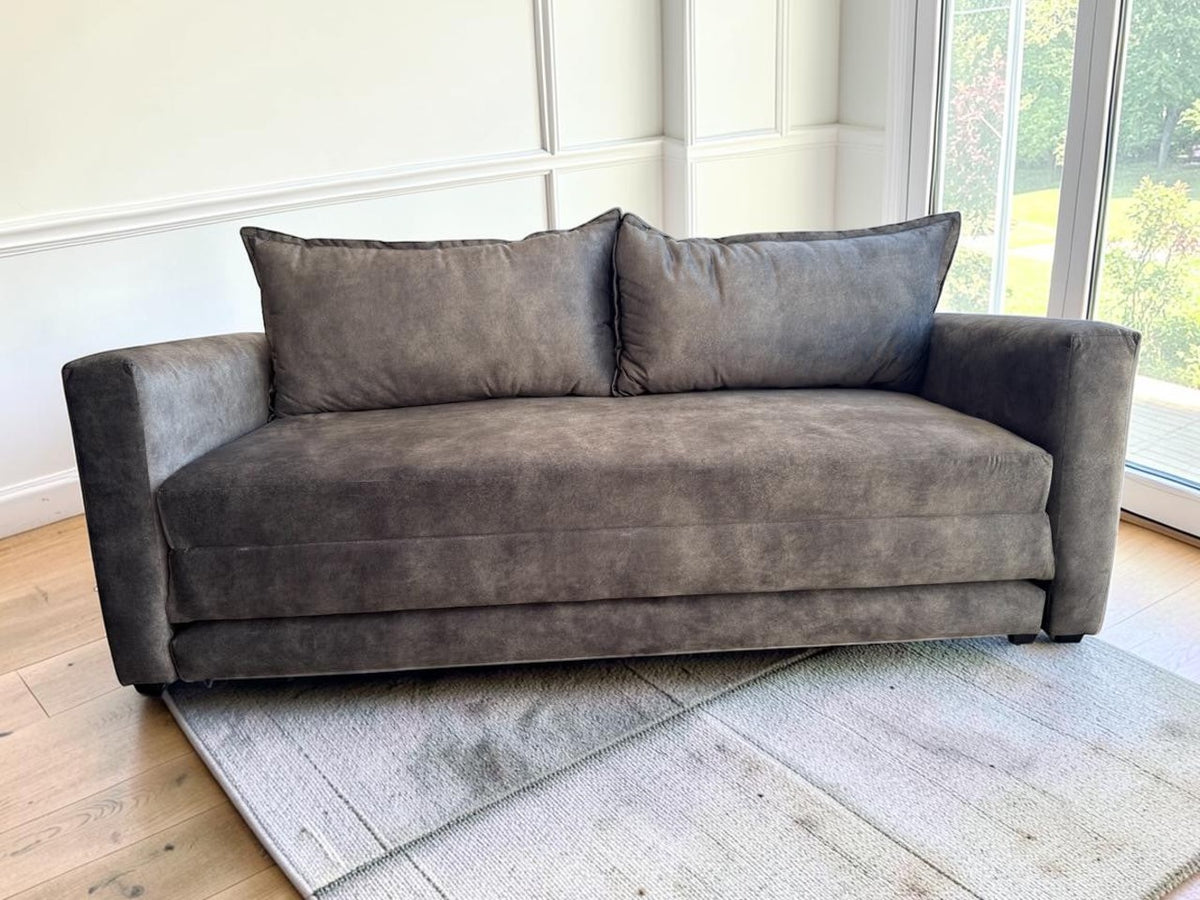 Sofá cama Bangkok de CASA GARRIDO Muebles en color gris oscuro con diseño moderno y tapizado de alta calidad.