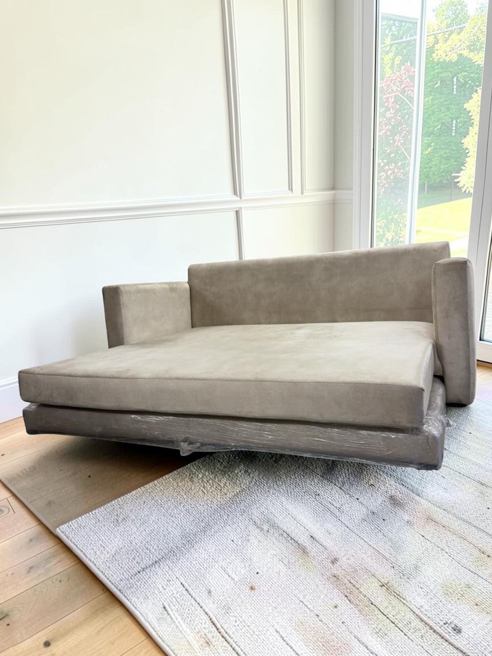 Sofa cama Bangkok de CASA GARRIDO Muebles en color beige con diseño moderno y funcional para espacios versátiles
