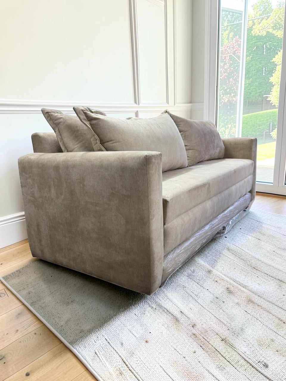 Sofá cama Bangkok de CASA GARRIDO Muebles en color beige con diseño moderno y tapizado suave para sala de estar