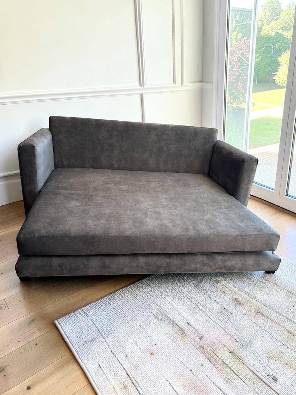 Sofá cama Bangkok de CASA GARRIDO Muebles en color gris oscuro con diseño moderno y funcional para espacios pequeños